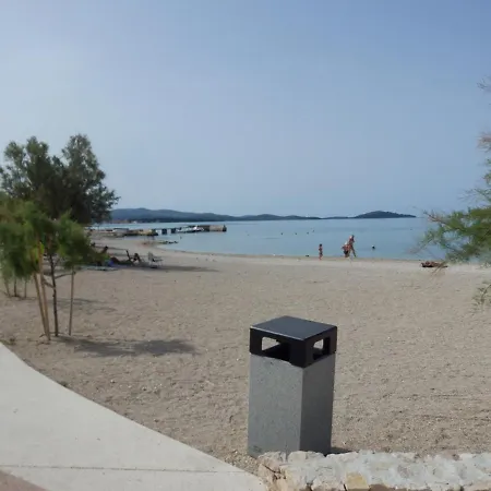 Apartment Garden Apartment *